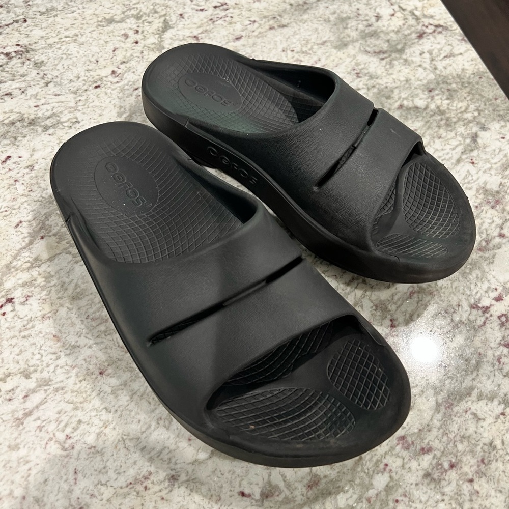 OOFOS Women’s Size 5 Black Slide Sandals Superior Comfort